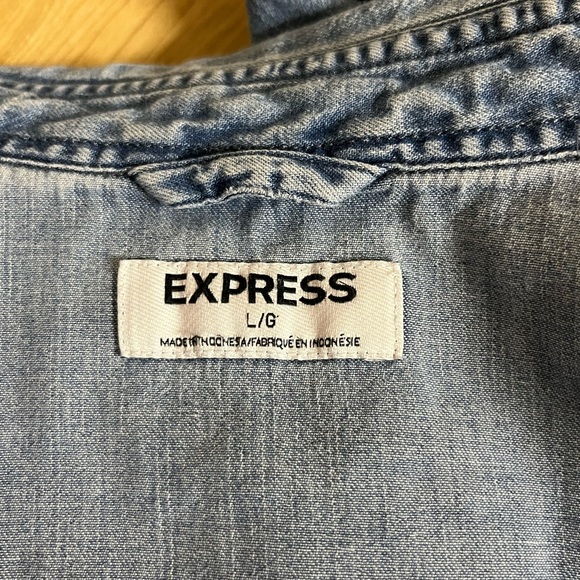EXPRESS denim shirt gently used embroidered hearts ❤️ on back size L - Picture 9 of 15